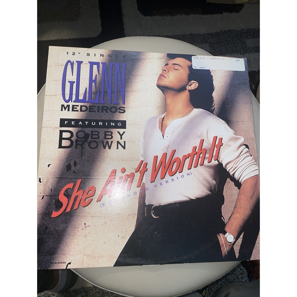 Glen Medeiros featuring Bobby Brown : She ain't worth it / Victim of love 24030